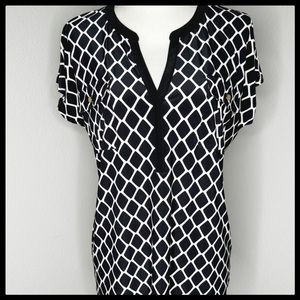 INC International Concepts Women’s Black and White Geo Pront Short Sleev…